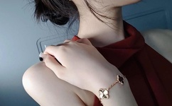 国模盈盈扒B12O人体私拍